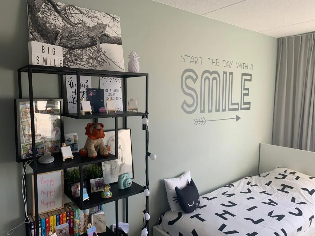 Kinderkamer met behang