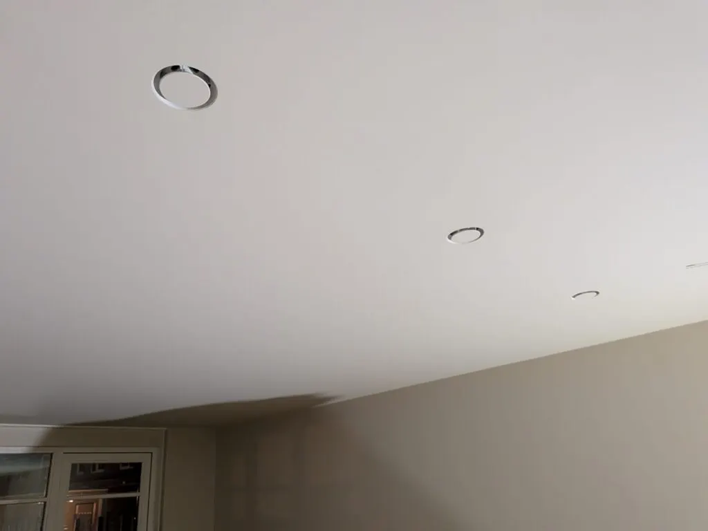 Strak plafond met No Show ventielen